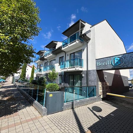 Berill Crystal Apartman Sárvár Exteriör bild