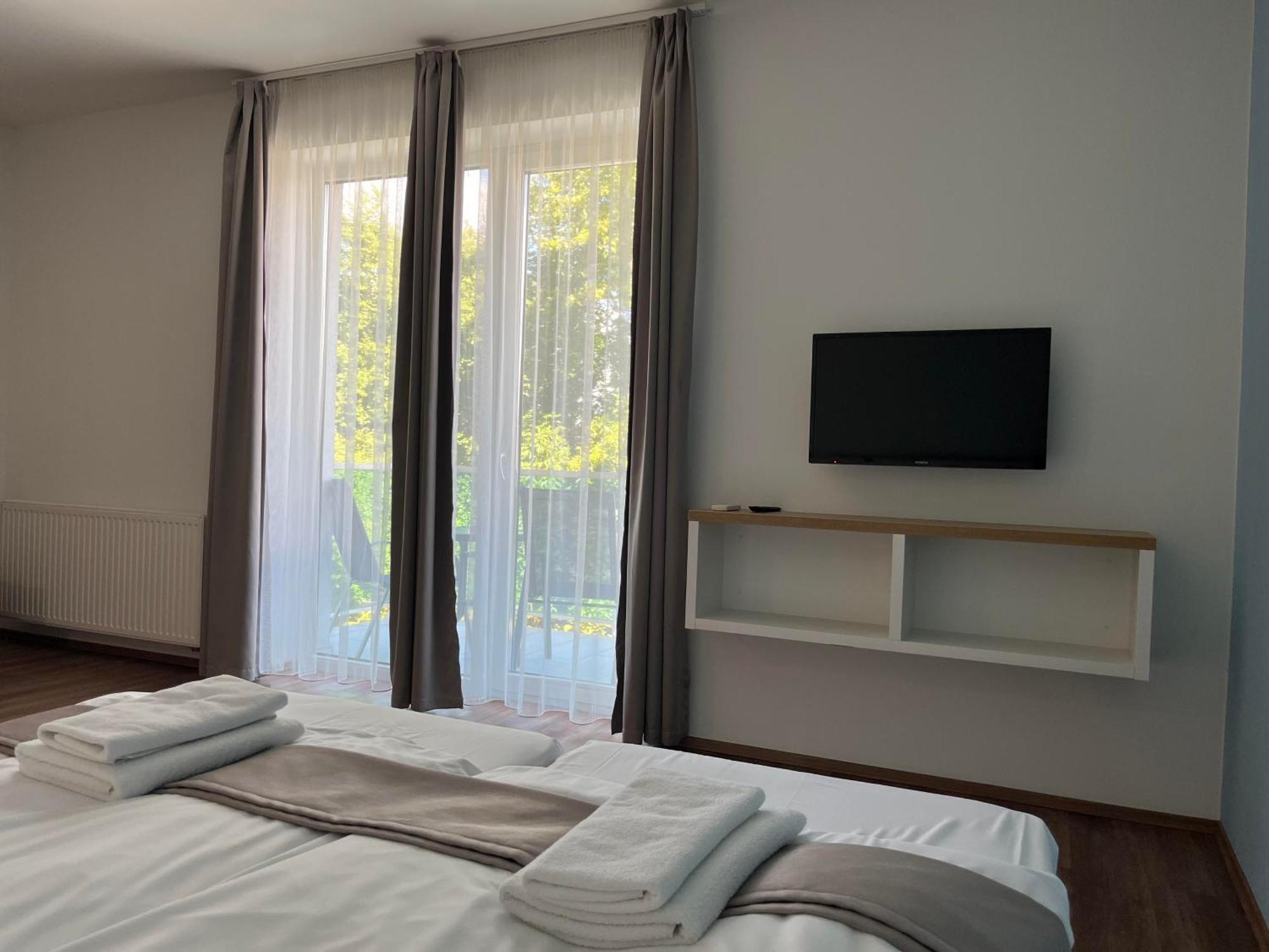 Berill Crystal Apartman Sárvár Exteriör bild