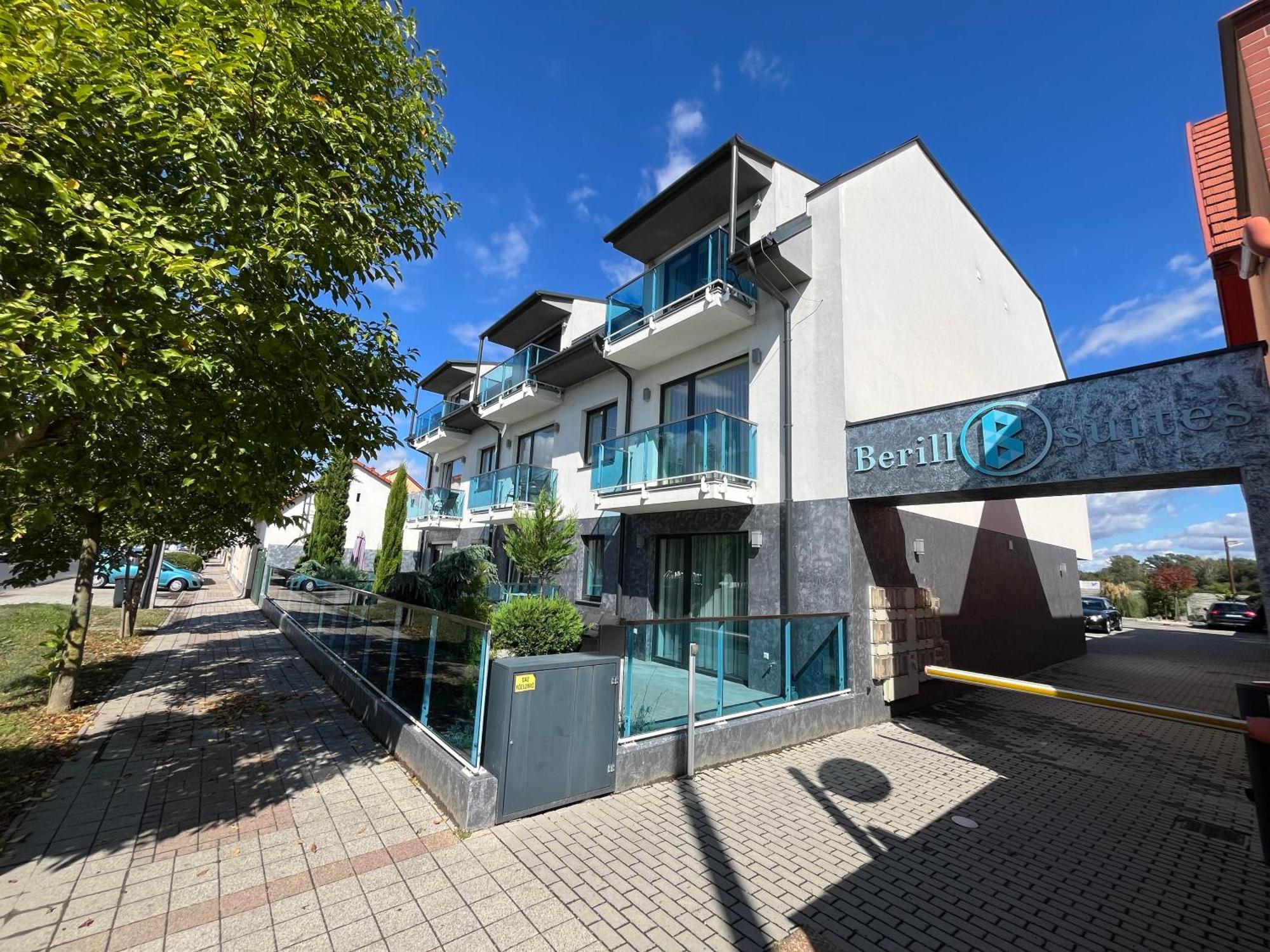 Berill Crystal Apartman Sárvár Exteriör bild